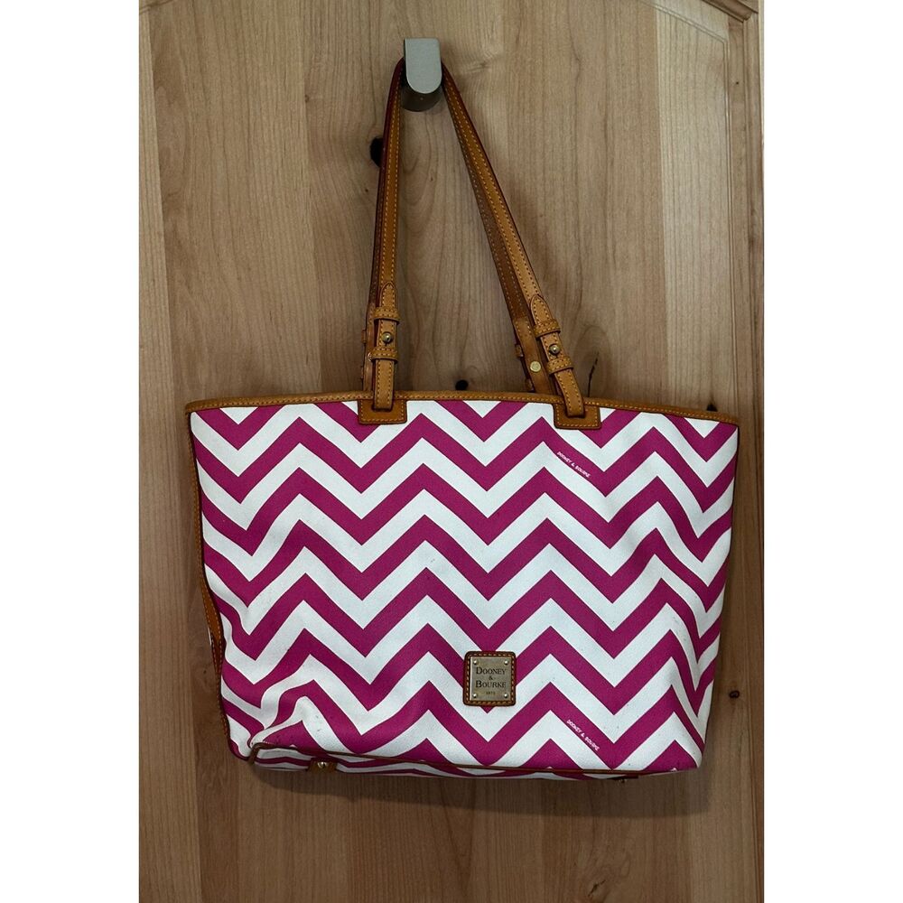 Dooney & Bourke Pink White Chevron Tote Bag Leather Tote Bag GUC - Picture 2 of 5